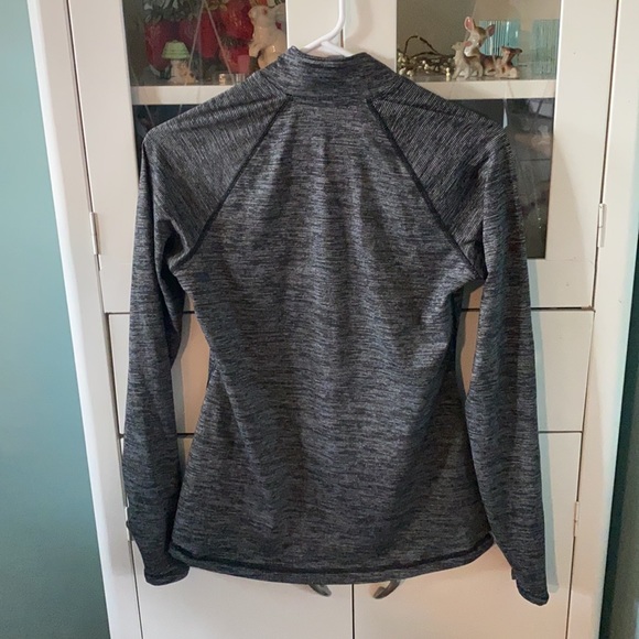 Old Navy Active pull over SZ XS. EUC - Picture 5 of 5